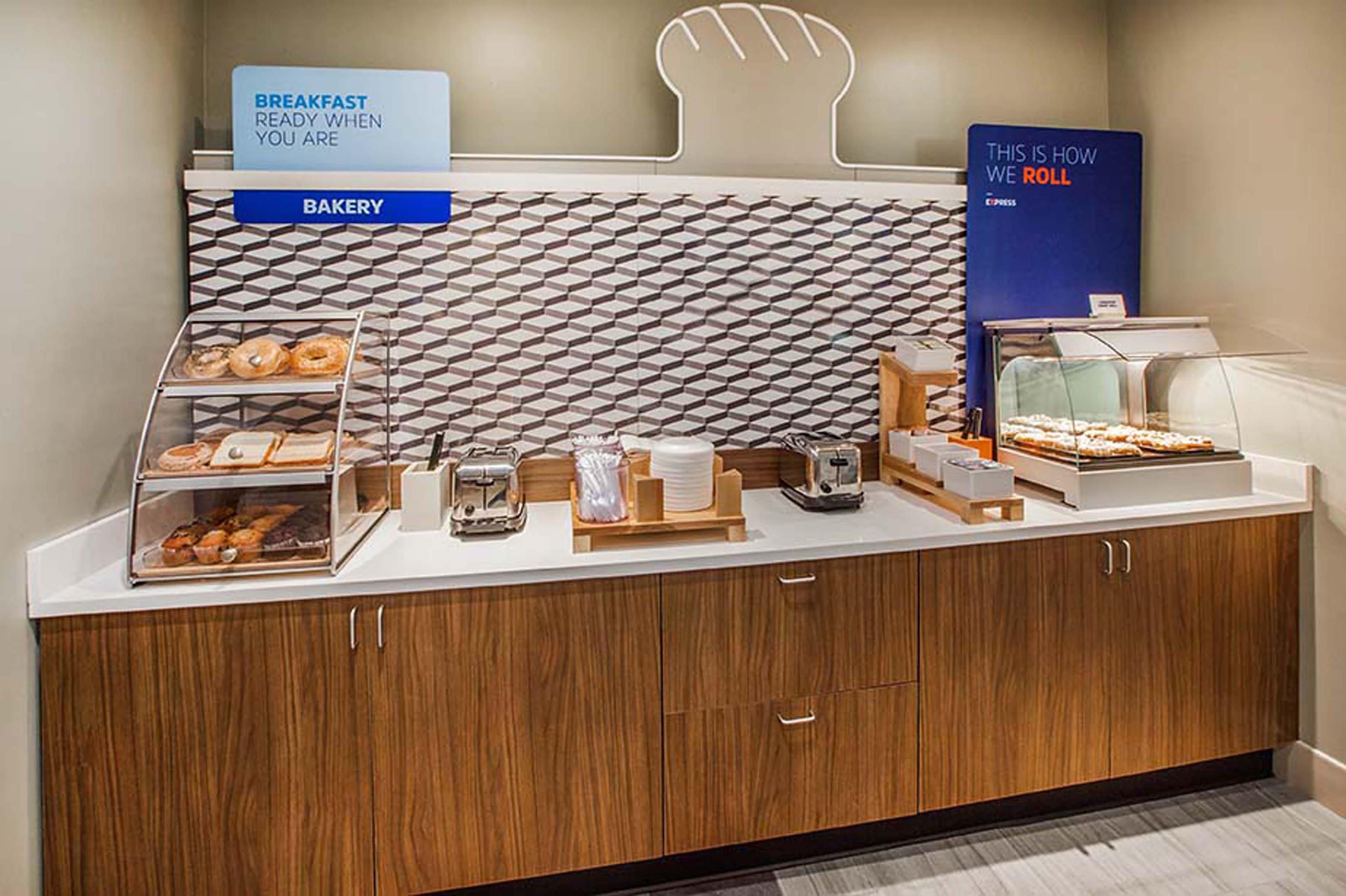Holiday Inn Express & Suites Greenwood Mall By Ihg Dış mekan fotoğraf