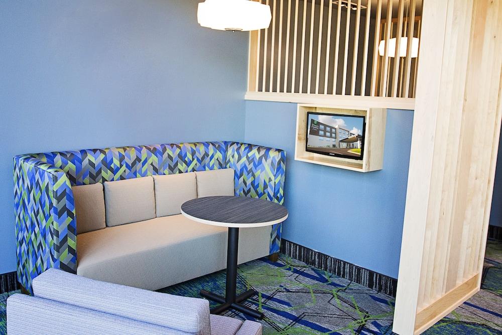 Holiday Inn Express & Suites Greenwood Mall By Ihg Dış mekan fotoğraf